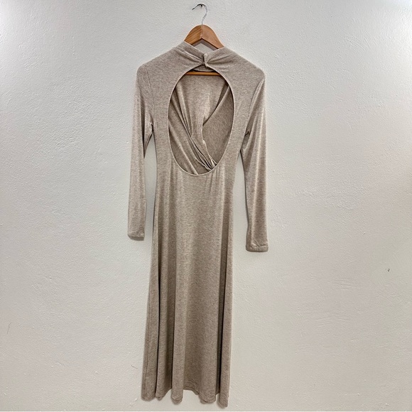 ASTR The Label Open Back Long Sleeve Midi Dress - Picture 4 of 6